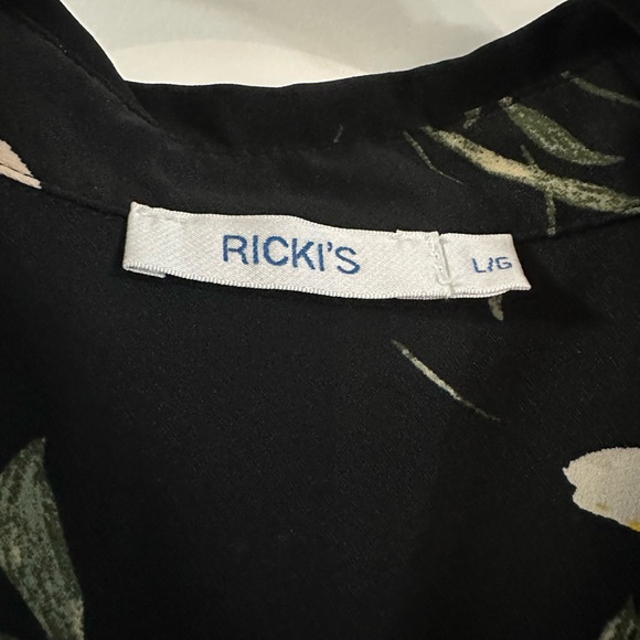 Ricki’s Sleeveless Print Top - Picture 2 of 5